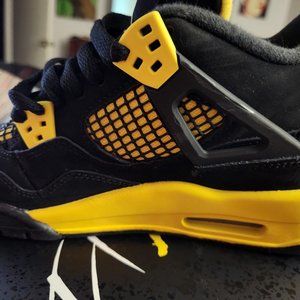 Size 5Y - Jordan 4 Retro Mid Thunder